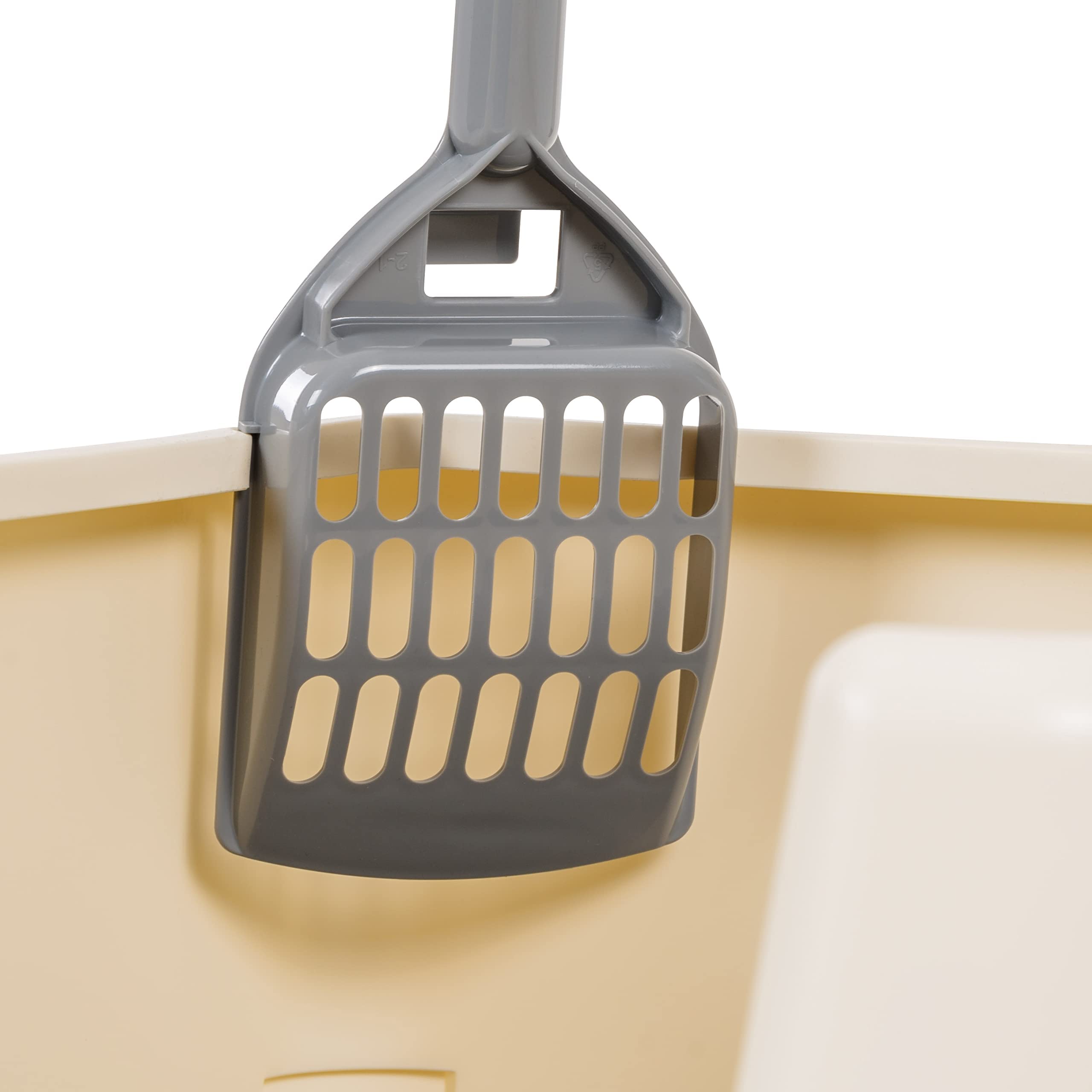 Amazon Basics cat litter box showing the lowered front entry.