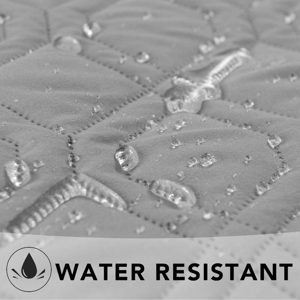 Ameritex waterproof blanket showing its reversible side.