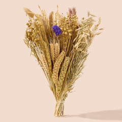BUCATSTATE natural hamster bedding with a close view of dried flowers.