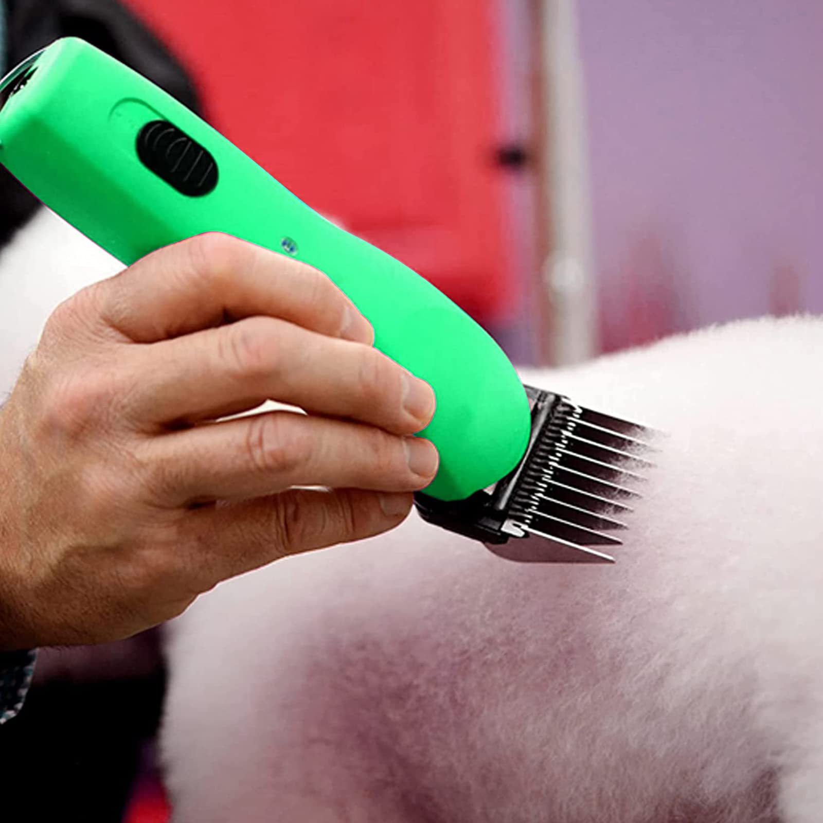 DODAER dog grooming guide comb moving through a pet's coat during grooming.