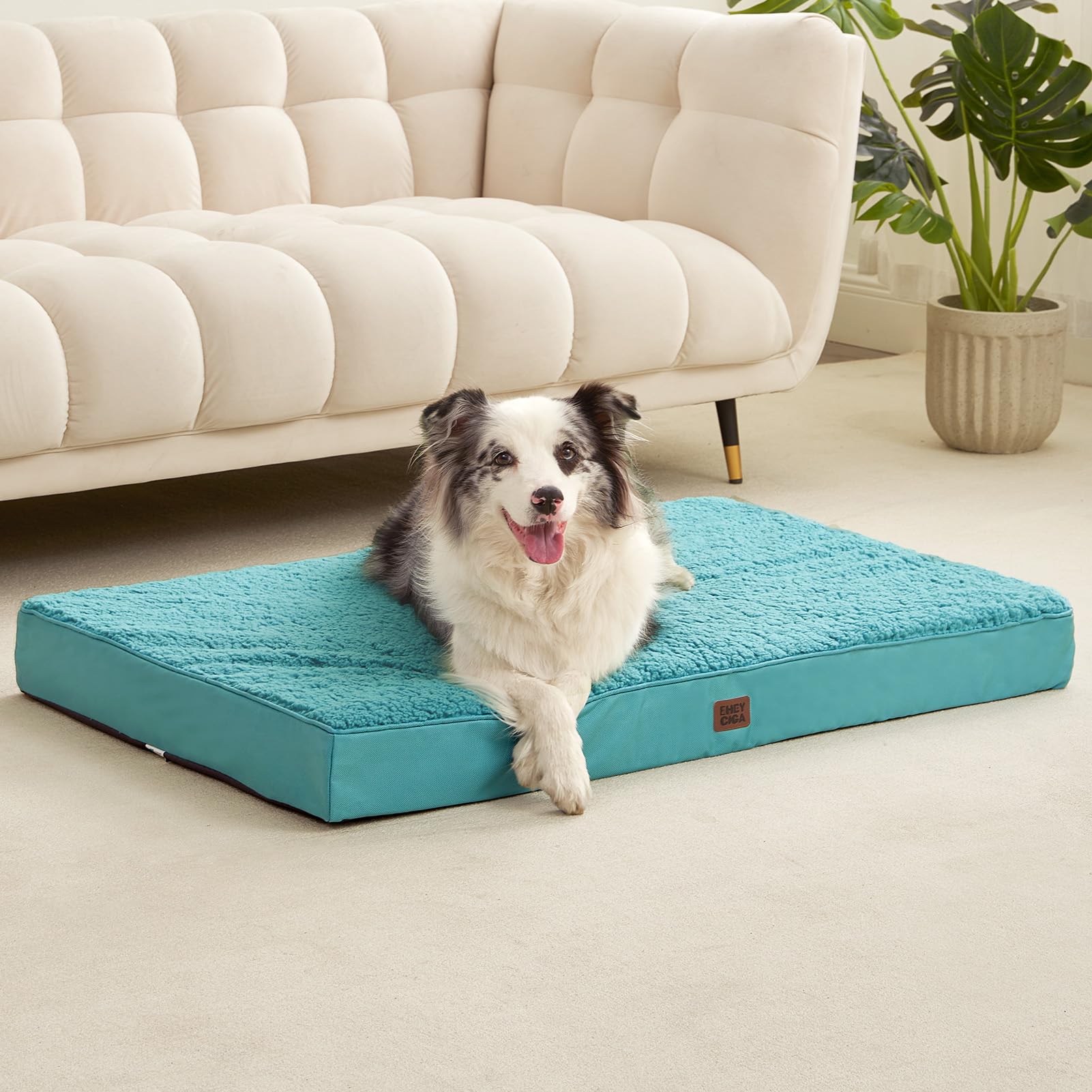 EHEYCIGA dog bed placed inside a crate.
