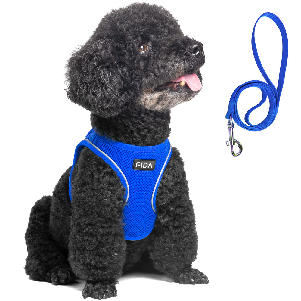 Fida dog harness shown from the front in blue.