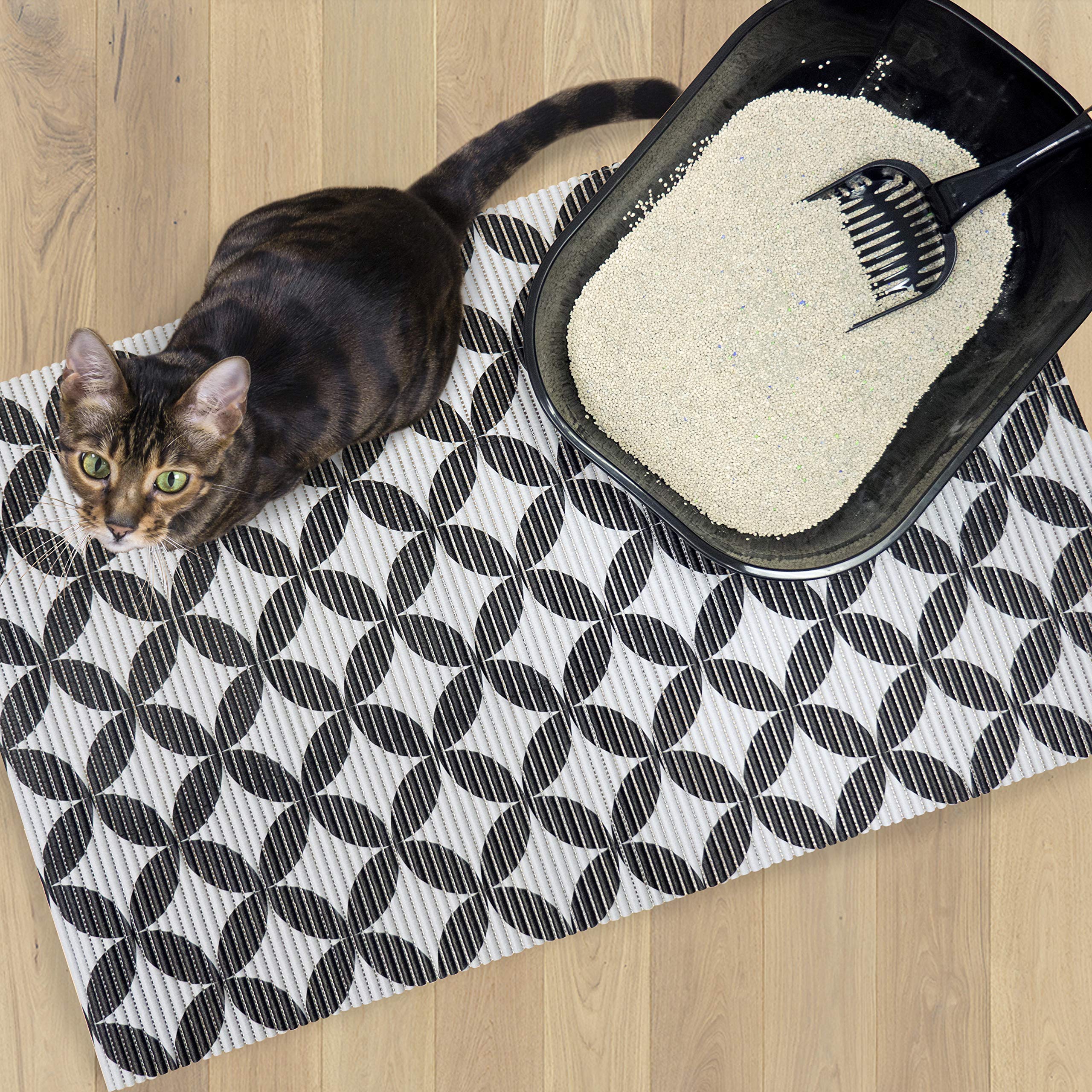Fresh Kitty Jumbo Foam Litter Mat detail highlighting its gray and black circular design.