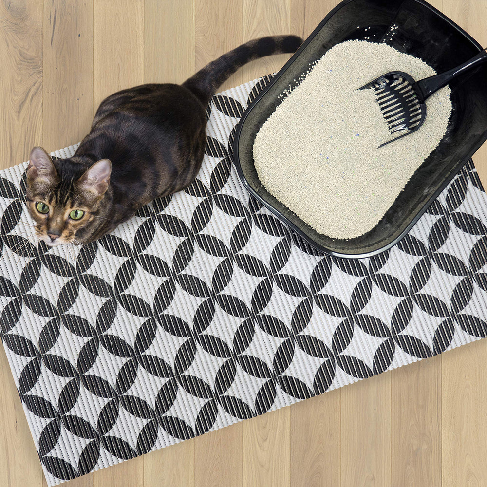 Fresh Kitty Jumbo Foam Litter Mat detail highlighting its gray and black circular design.