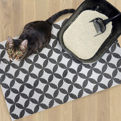 Fresh Kitty Jumbo Foam Litter Mat detail highlighting its gray and black circular design.