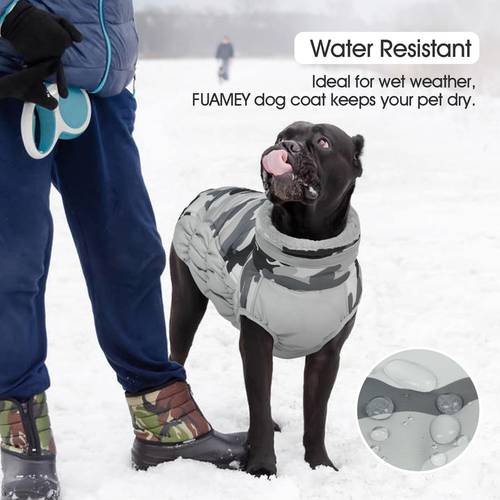 FUAMEY dog winter coat detail showing its elastic abdomen and cuffs.