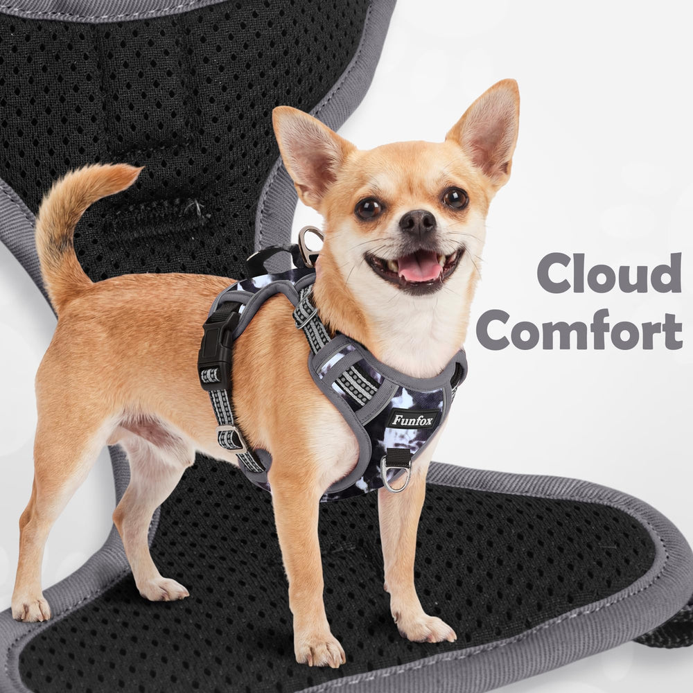 Funfox dog harness ergonomic vertical handle shown in detail.
