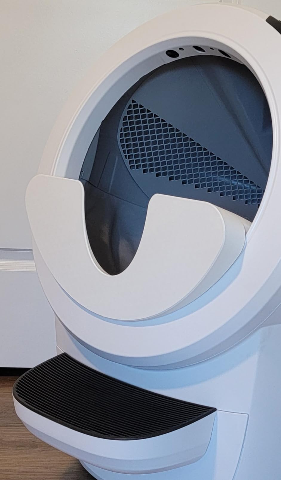 Generic Max Shield for Litter-Robot 4 viewed at the extended shield edge.