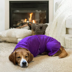 Geyecete dog drying coat with a close-up view of its microfibre fabric.