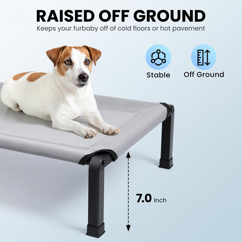 Heeyoo elevated dog bed close-up of the non-slip rubber feet.