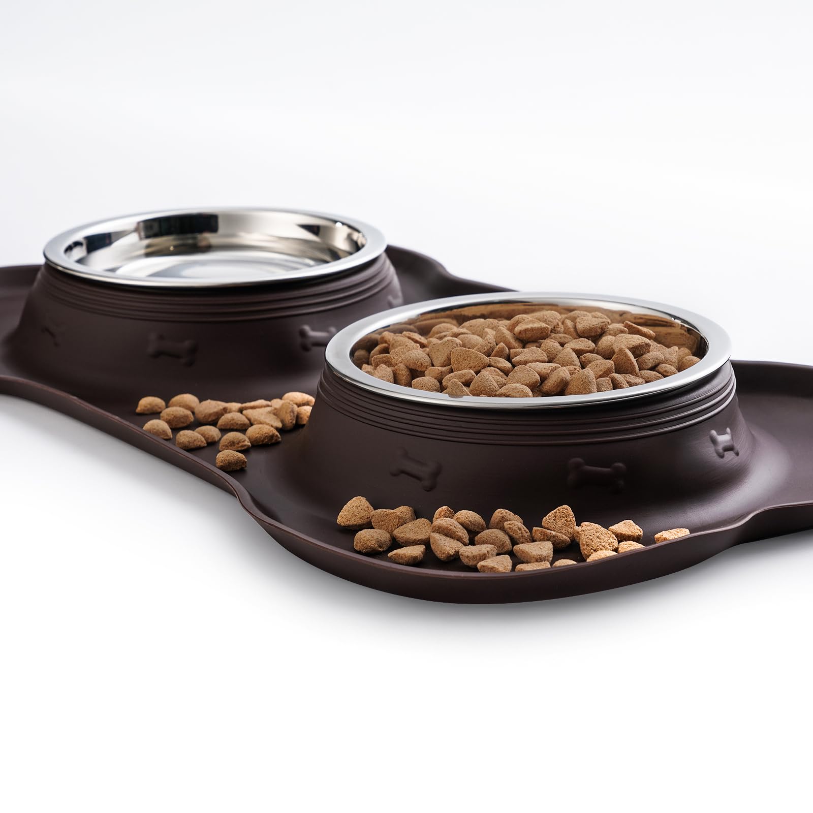 Hubulk dog bowls set with the included pet food scoop.