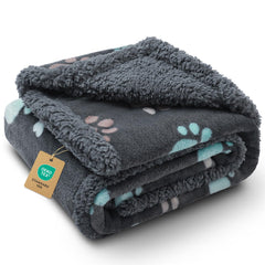 Luciphia waterproof dog blanket shown from the front.