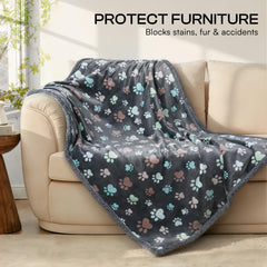 Luciphia waterproof dog blanket close-up of its internal protective lining.