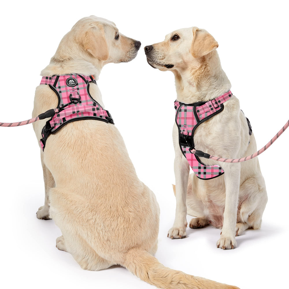 NESTROAD dog harness detail showing its reflective strip.