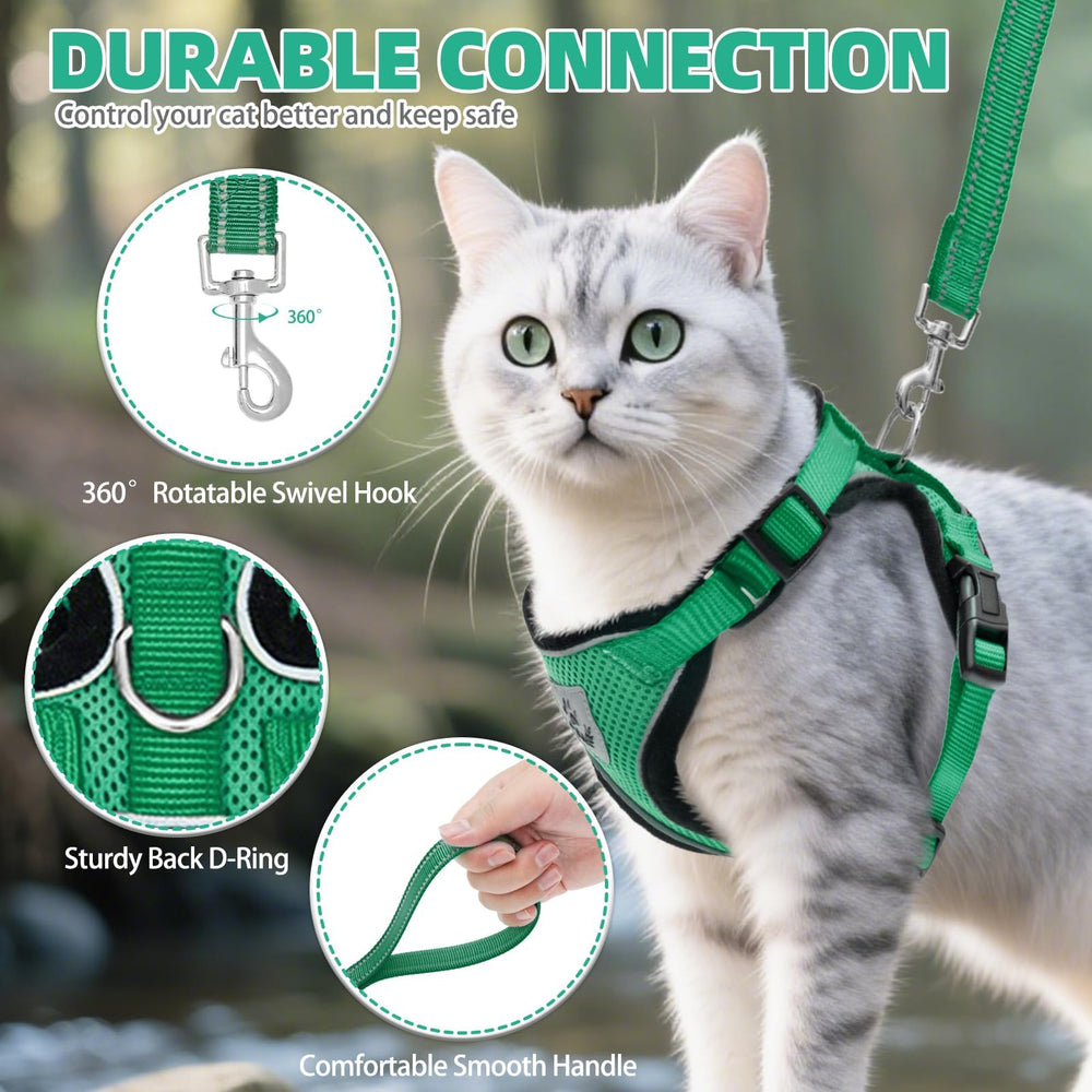 PUPTECK cat harness detail showing the reflective strips.