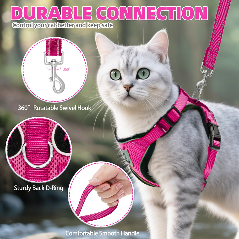 PUPTECK cat harness detail showing its reflective strips.