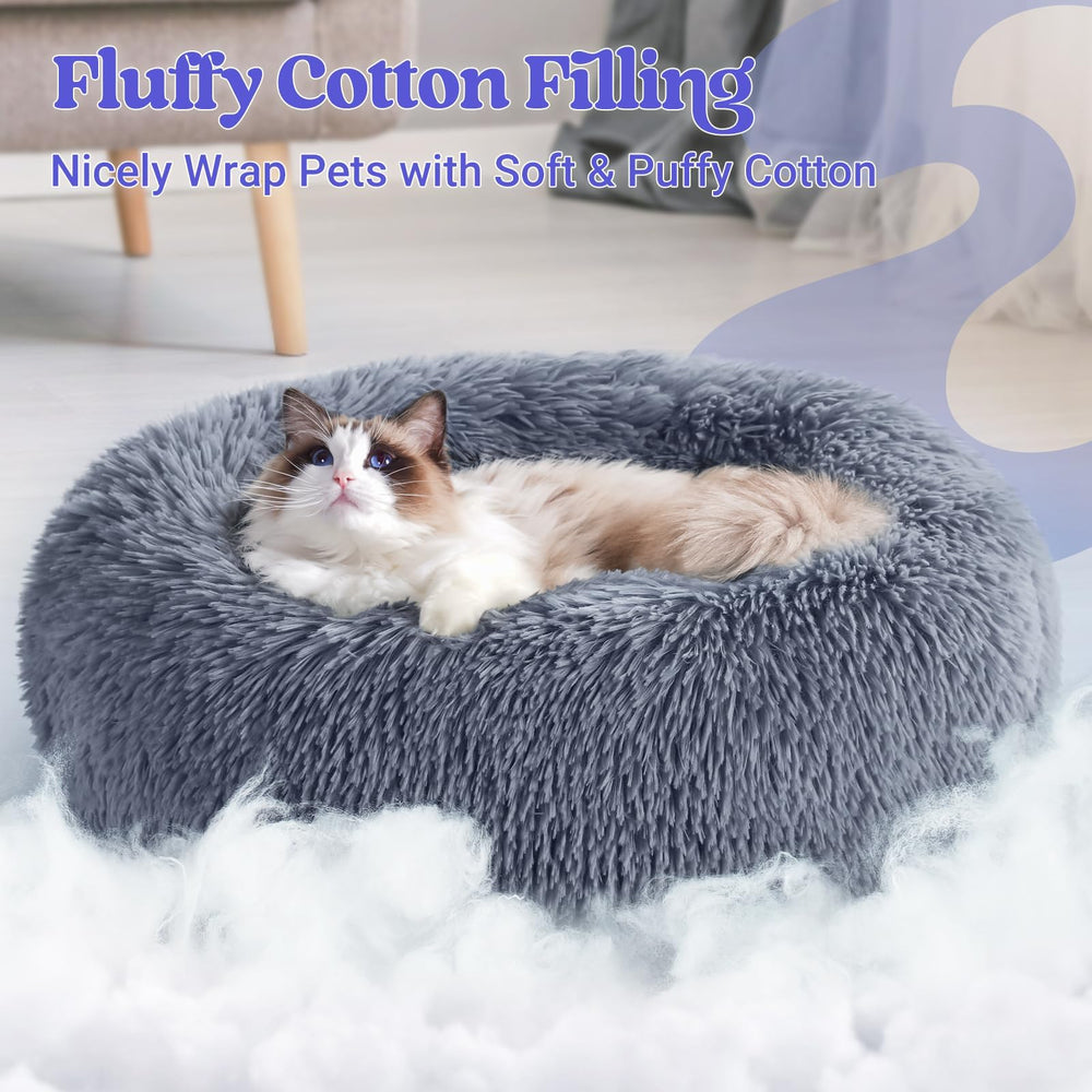 rabbitgoo cat bed close-up of its soft polyester plush fabric.