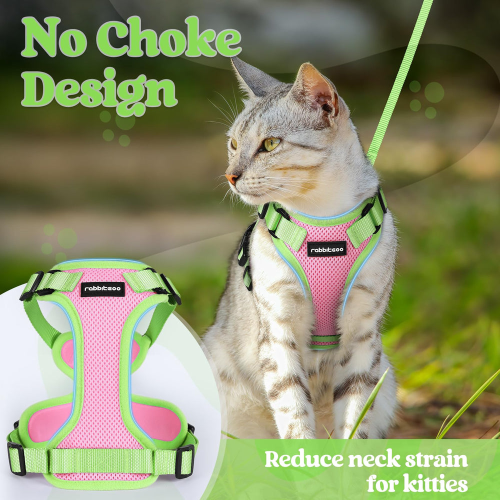 rabbitgoo Cat Harness and Leash Set showing the leash’s swivel clip.
