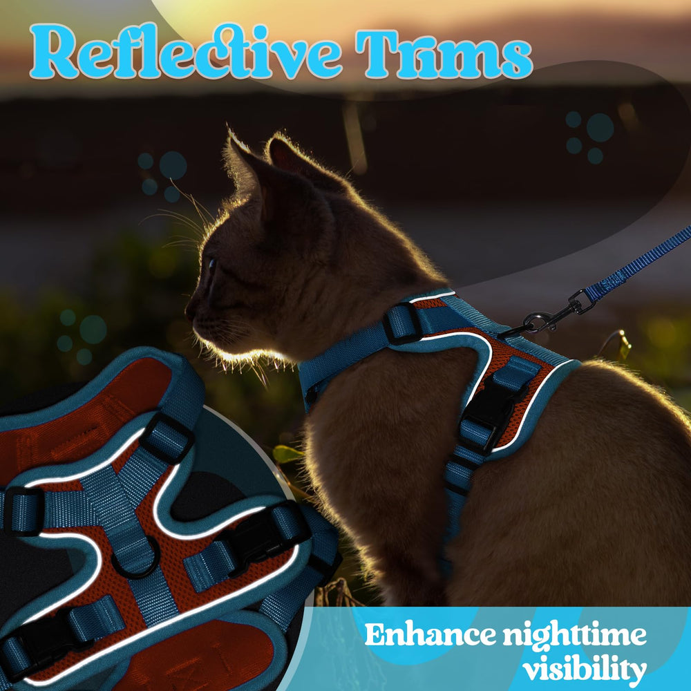 rabbitgoo Cat Harness and Leash Set leash detail showing its 360-degree swivel clip.