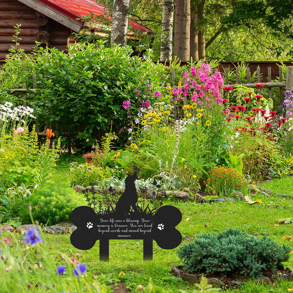 Rngmsi dog grave marker displayed on a lawn as an outdoor pet tribute.