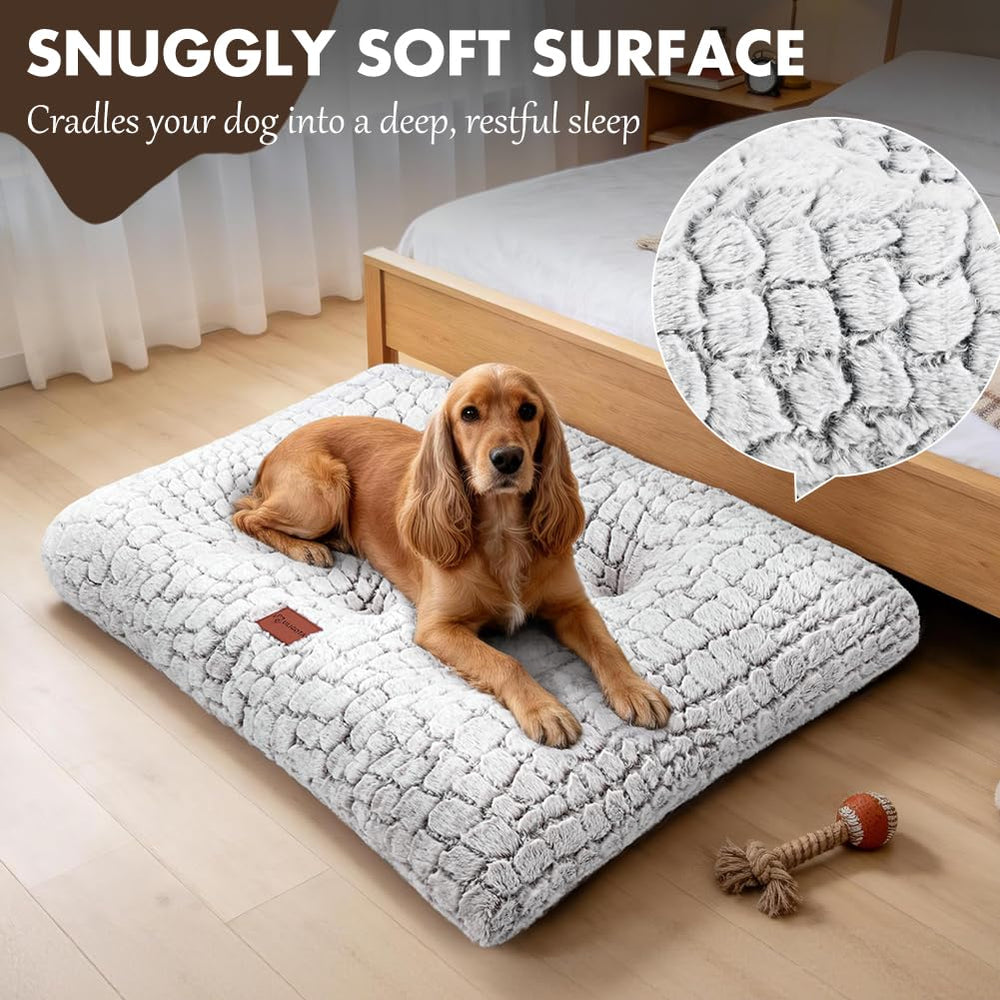 ULIGOTA dog crate pad close-up showing its plush top.
