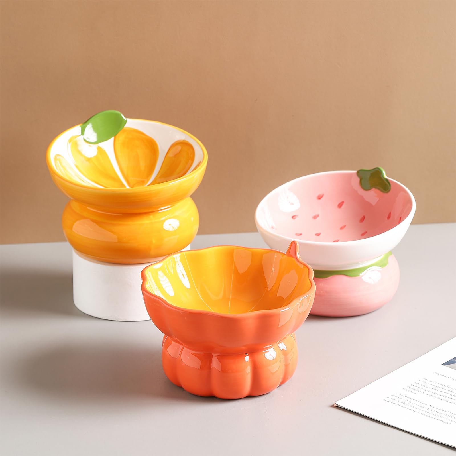 Yeexoxow ceramic cat bowl shown holding dry kibble.