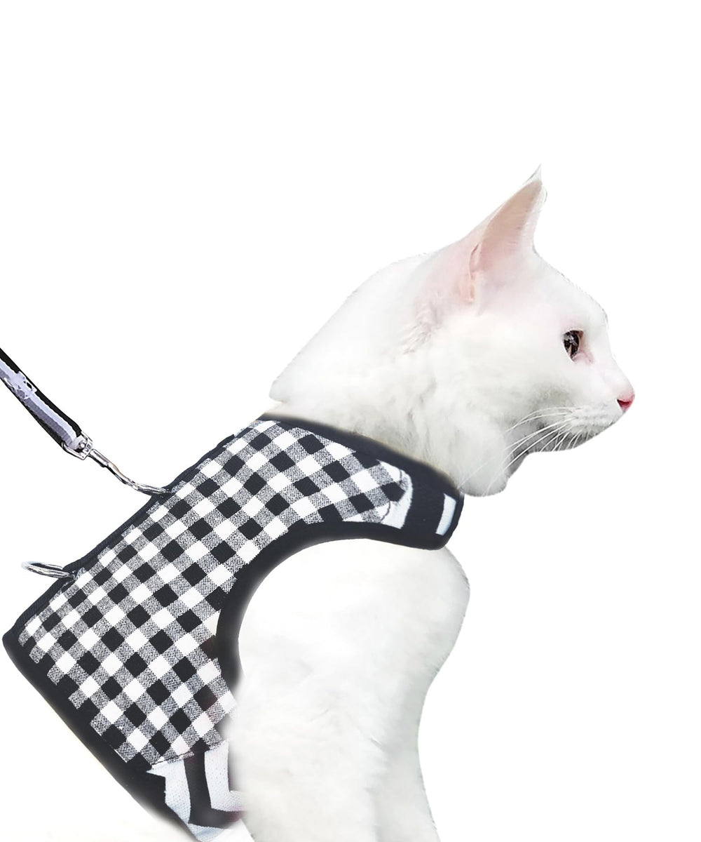YIZHI MIAOW cat harness and leash set shown from the front.